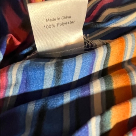 NWT Colorful artsy Pleated Stretchy Top beautiful  short sleeve M/L - Picture 6 of 10